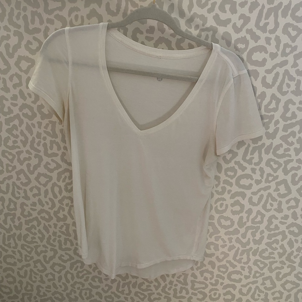 Lululemon white top, paired with a cute sports bra underneath and tied
